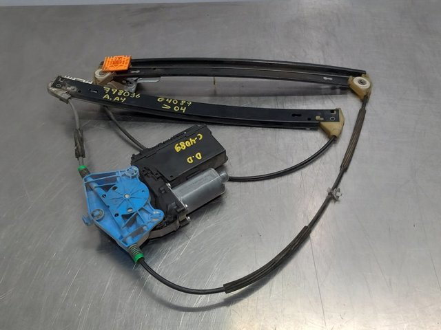 Mechanizm podnoszenia szyby drzwi przednich prawych 8E0837462B VAG