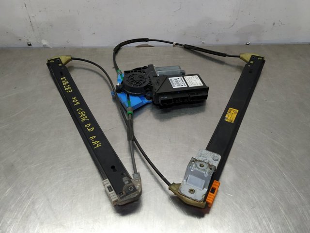 Mechanizm podnoszenia szyby drzwi przednich prawych 8E0837462B VAG