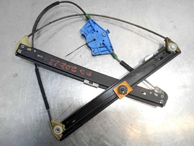 Mechanizm podnoszenia szyby drzwi przednich prawych 8E0837462C VAG