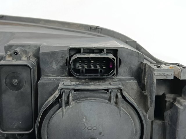 Reflektor lewy 8E0941003AJ VAG