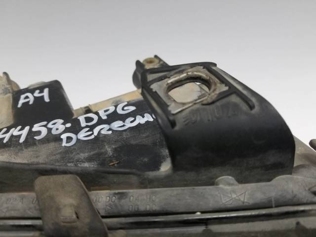 Reflektor prawy 8E0941004F VAG