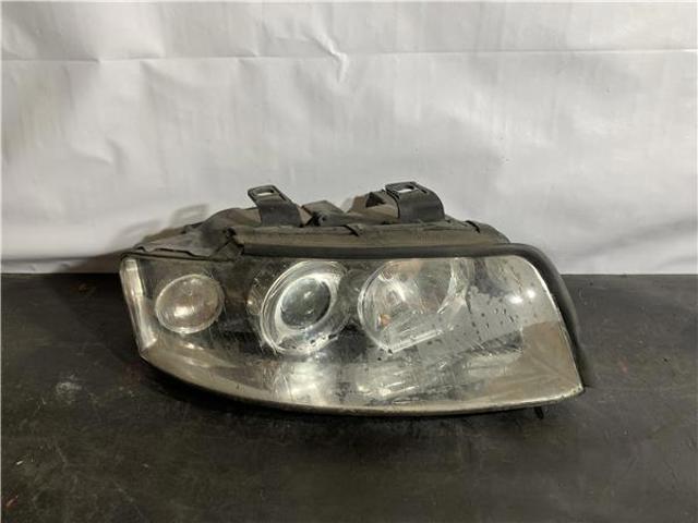 Reflektor prawy 8E0941030C VAG