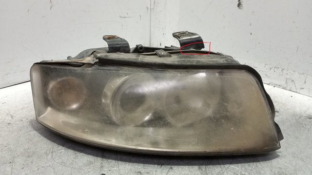 Reflektor prawy 8E0941030C VAG