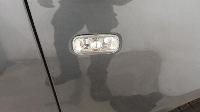 Powtarzacz kierunkowskazu na błotniku 8E0949127 VAG