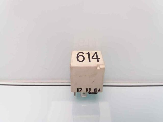 Przekaźnik pompy paliwa elektrycznej 8E0951253 VAG