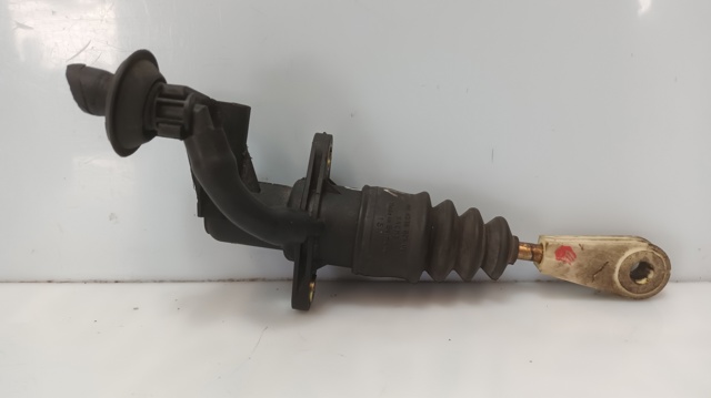 Cylinder sprzęgła główny 8E1721401AK VAG