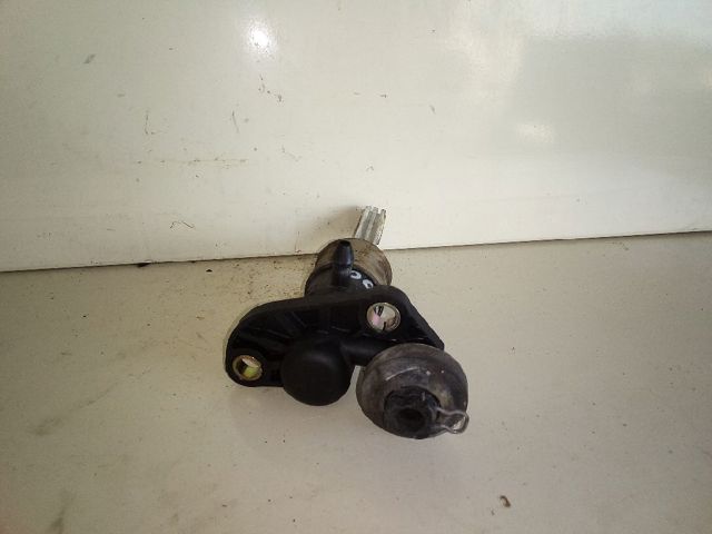 Cylinder sprzęgła główny 8E1721401G VAG