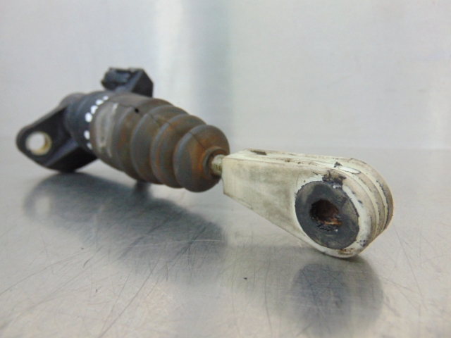 Cylinder sprzęgła główny 8E1721401K VAG