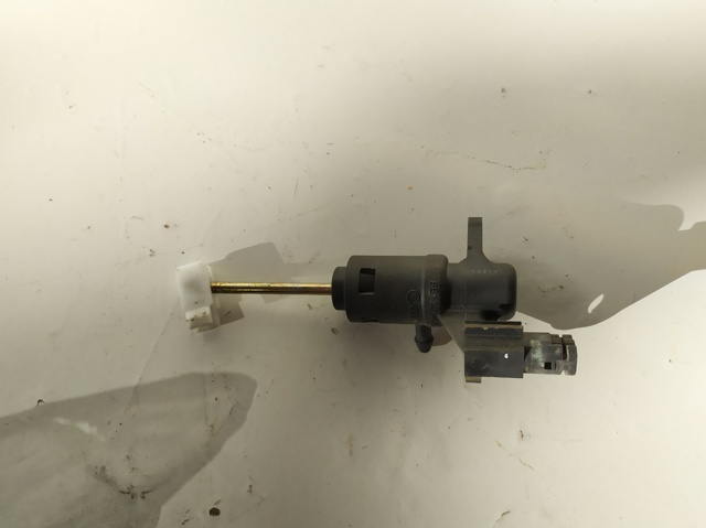 Cylinder sprzęgła główny 8E1721401L VAG