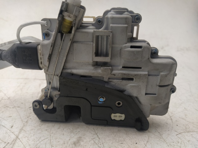 Zamek drzwi przednich prawych 8E1837016AA VAG