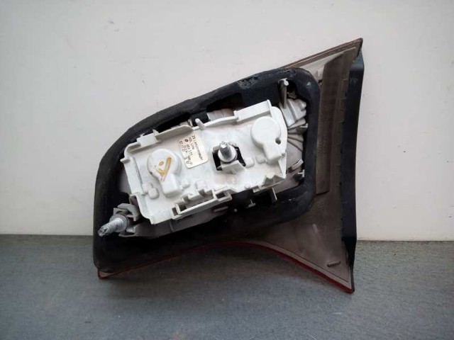 Lampa zespolona tylna lewa wewnętrzna 8E9945093A VAG