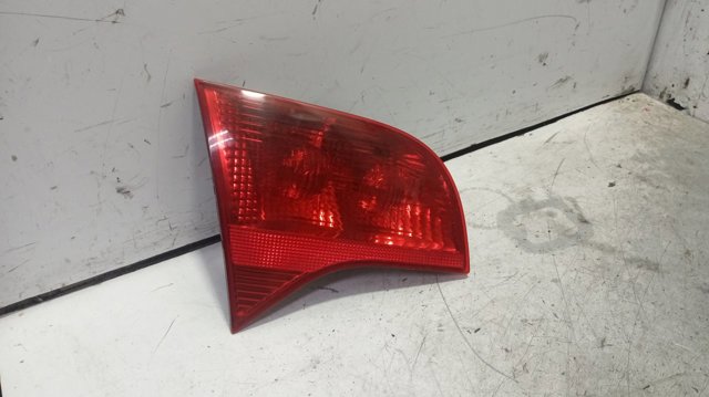 Lampa zespolona tylna lewa wewnętrzna 8E9945093A VAG