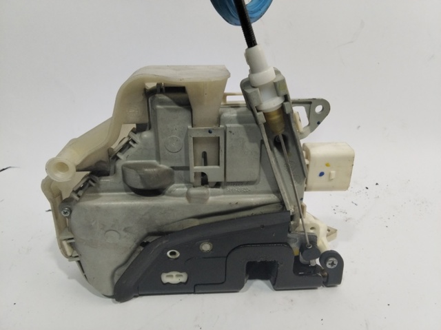 Zamek drzwi przednich lewych 8J1837015C VAG