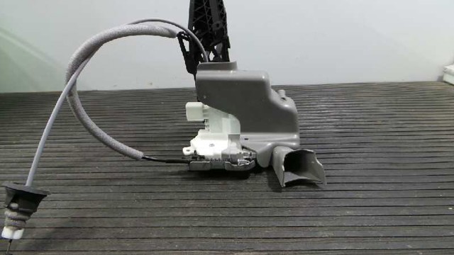 Zamek drzwi przednich prawych 8J1837016C VAG