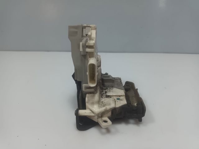 Zamek drzwi przednich lewych 8J2837015C VAG