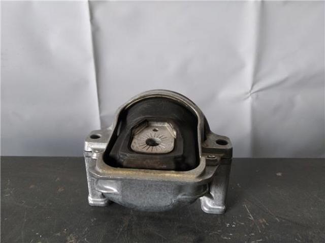 Poduszka (podpora) silnika lewa 8K0199381 VAG