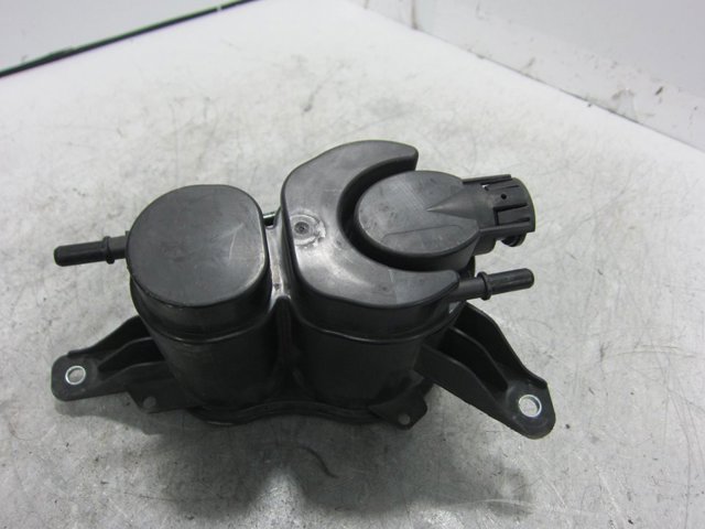 POCHŁANIACZ PAR PALIWA Audi A4 8K2