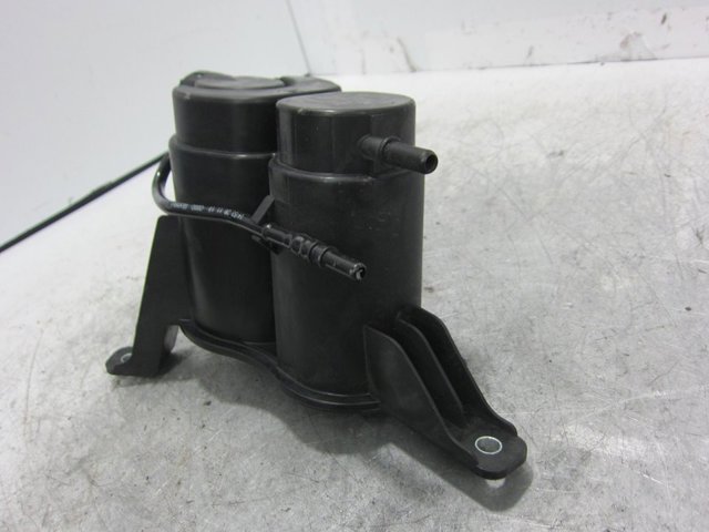 POCHŁANIACZ PAR PALIWA Audi A4 8K2