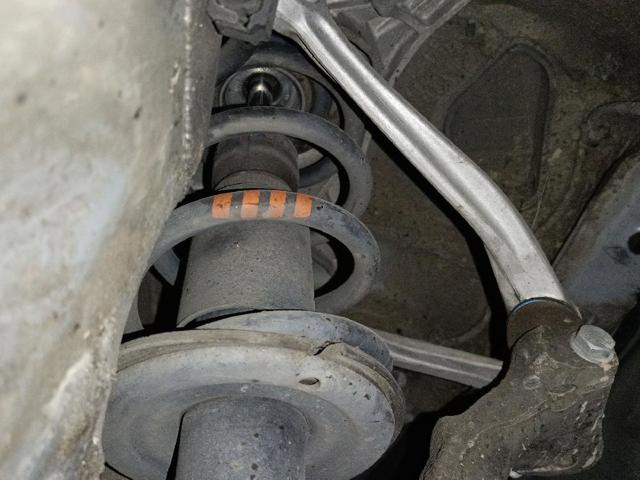 Amortyzator przedni 8K0413031AF VAG