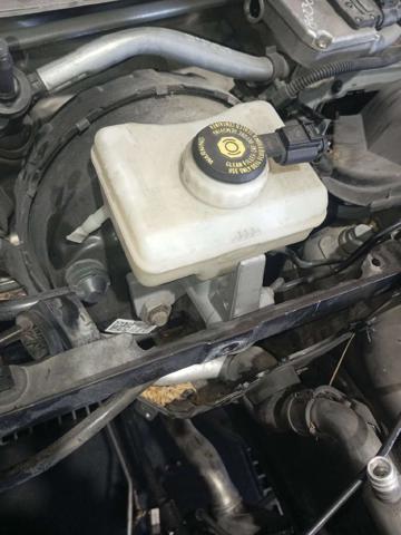 Główny cylinder hamulców 8K0611021B VAG