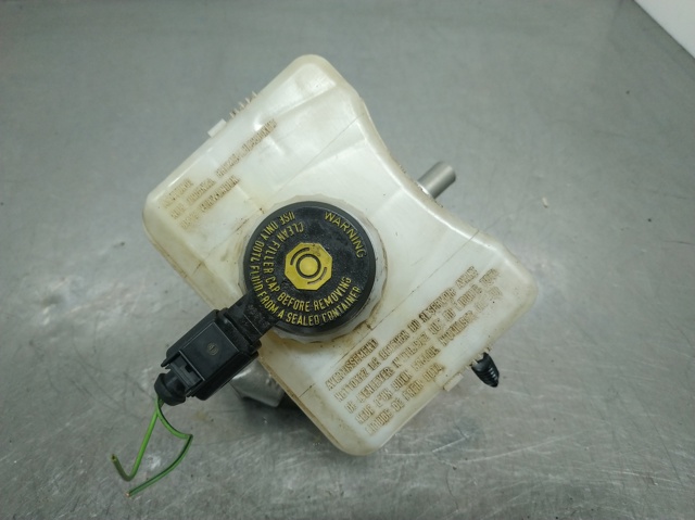 Zbiorniczek głównego cylindra hamulcowego (płynu hamulcowego) 8K0611301A VAG