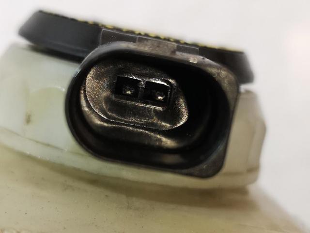 Zbiorniczek głównego cylindra hamulcowego (płynu hamulcowego) 8K0611301A VAG