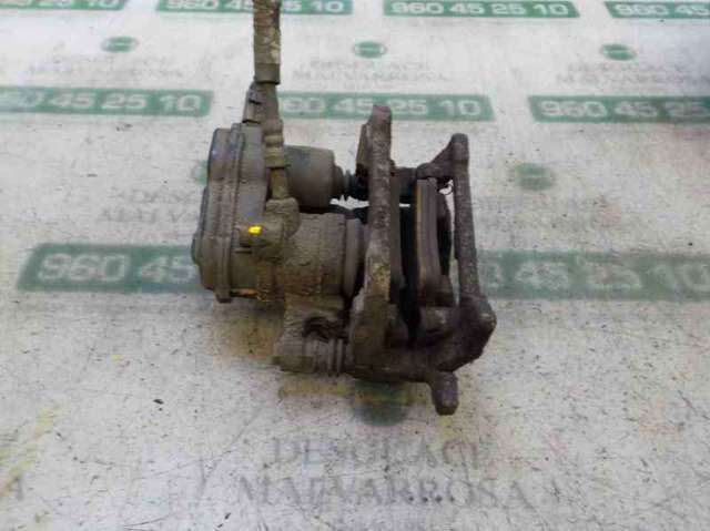 Zacisk hamulcowy tylny prawy 8K0615404B VAG