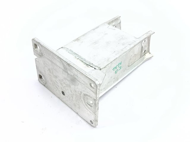 Wspornik wzmocnienia zderzaka przedniego 8K0807133C VAG