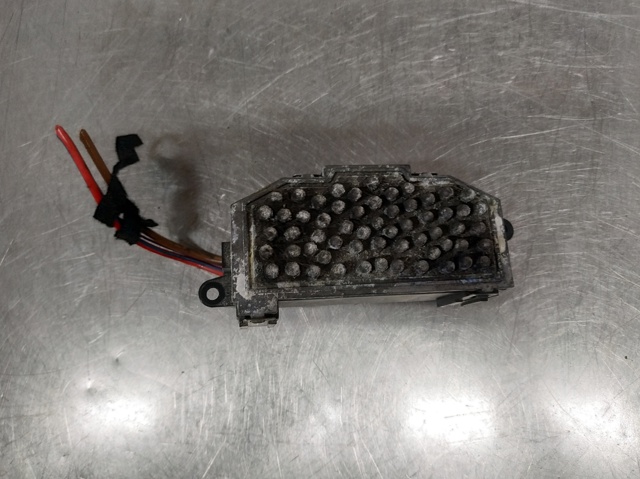 Rezystor wentylatora nagrzewnicy (ogrzewacza kabiny) 8K0820521B VAG