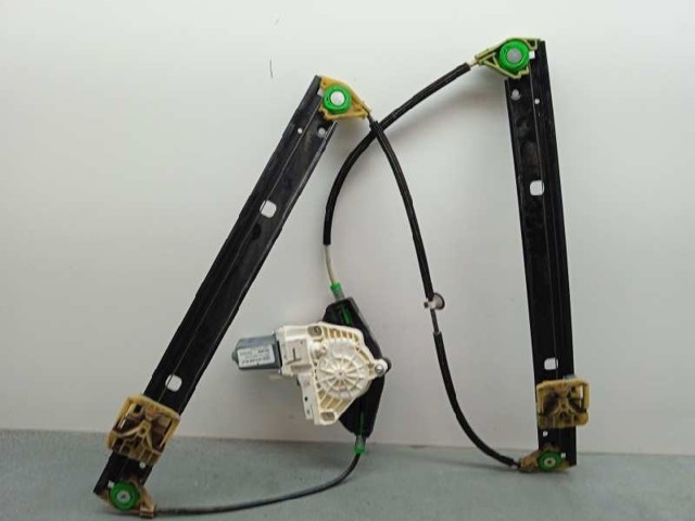 Mechanizm podnoszenia szyby drzwi przednich lewych 8K0837461 VAG