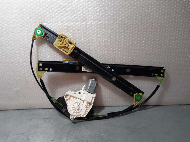 Mechanizm podnoszenia szyby drzwi przednich lewych 8K0837461 VAG