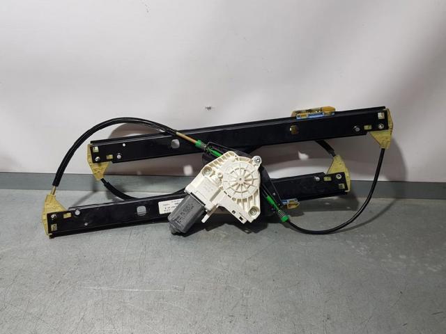 Mechanizm podnoszenia szyby drzwi przednich lewych 8K0837461A VAG