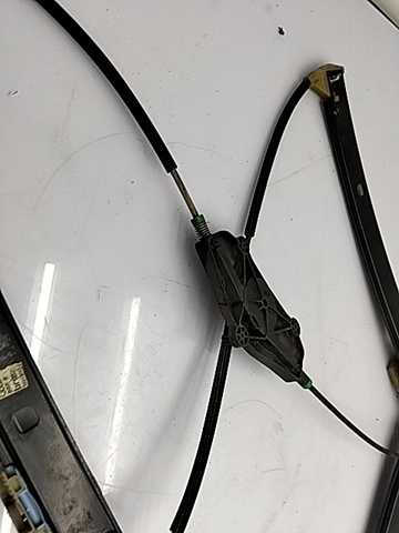 Mechanizm podnoszenia szyby drzwi przednich prawych 8K0837462 VAG