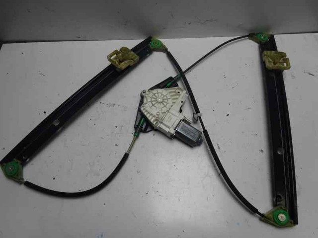 Mechanizm podnoszenia szyby drzwi przednich prawych 8K0837462 VAG