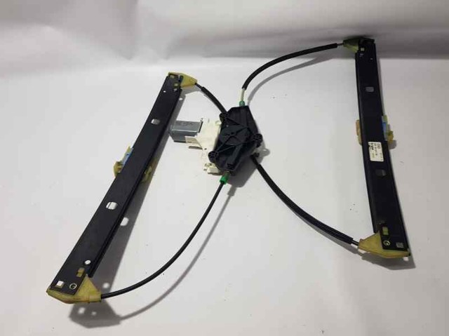 Mechanizm podnoszenia szyby drzwi przednich prawych 8K0837462 VAG