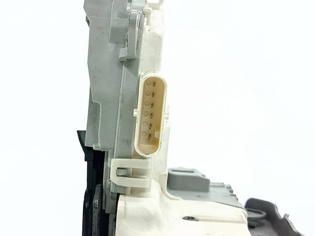 Zamek drzwi tylnych lewych 8K0839015C VAG