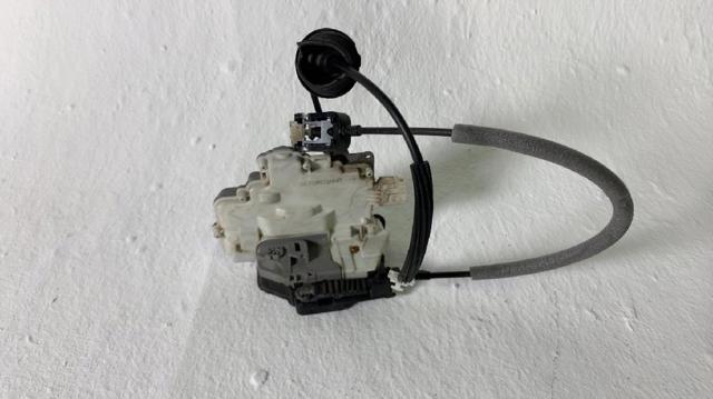 Zamek drzwi tylnych prawych 8K0839016 PORSCHE