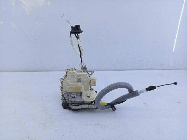 Zamek drzwi tylnych prawych 8K0839016C PORSCHE