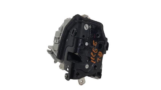 Zamek drzwi tylnych prawych 8K0839016F PORSCHE