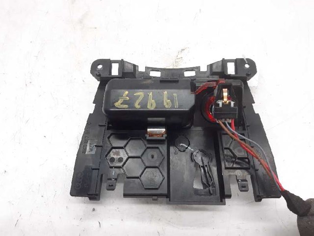 Popielniczka w konsoli środkowej 8K0857951CV10 VAG
