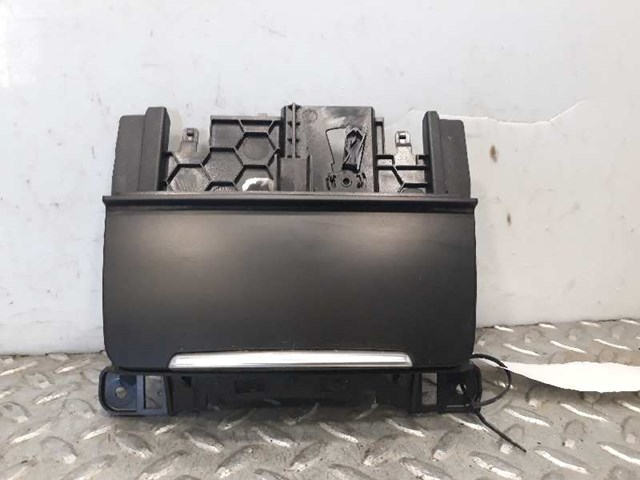 Popielniczka w konsoli środkowej 8K0857951CV10 VAG