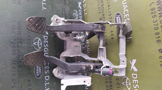 Pedał sprzęgła Audi A4 8K2