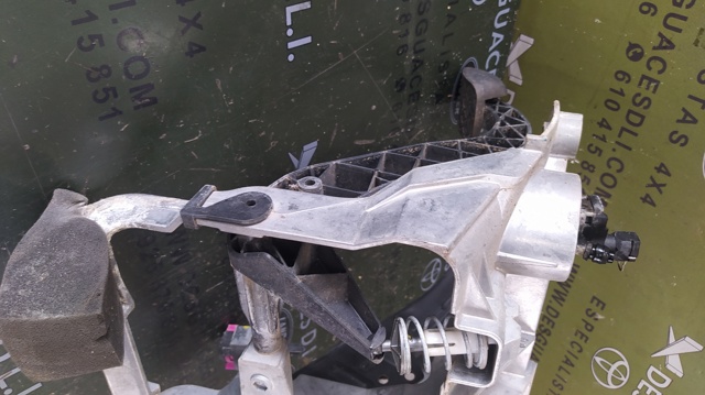 Pedał sprzęgła Audi A4 8K2