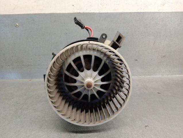 Silniczek wentylatora nagrzewnicy (ogrzewacza wnętrza) 8K1820021C VAG