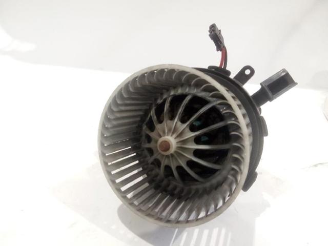 Silniczek wentylatora nagrzewnicy (ogrzewacza wnętrza) 8K1820021C VAG