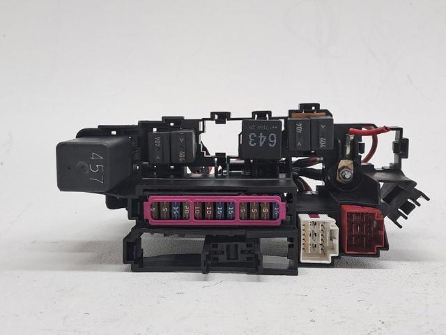 Skrzynka bezpieczników Audi A4 8K2