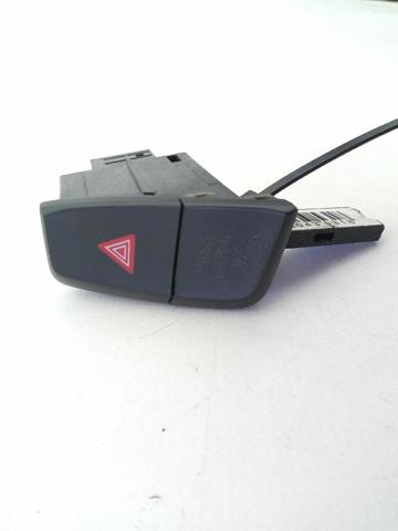 Przycisk włączania światła awaryjnego 8K1941509A VAG