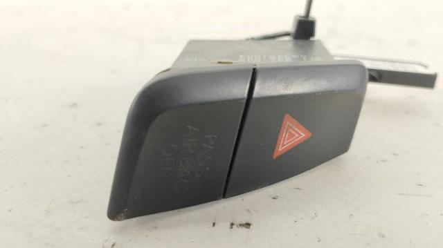 Przycisk włączania światła awaryjnego 8K1941509A VAG