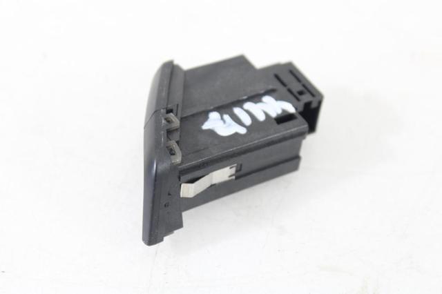 Przycisk włączania światła awaryjnego Audi A5 8T3