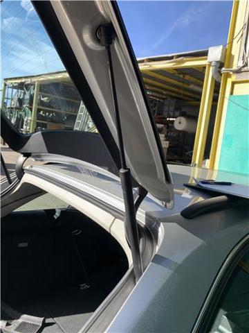 Amortyzator klapy bagażnika (3/5 drzwi-tylnych) 8K9827552C VAG